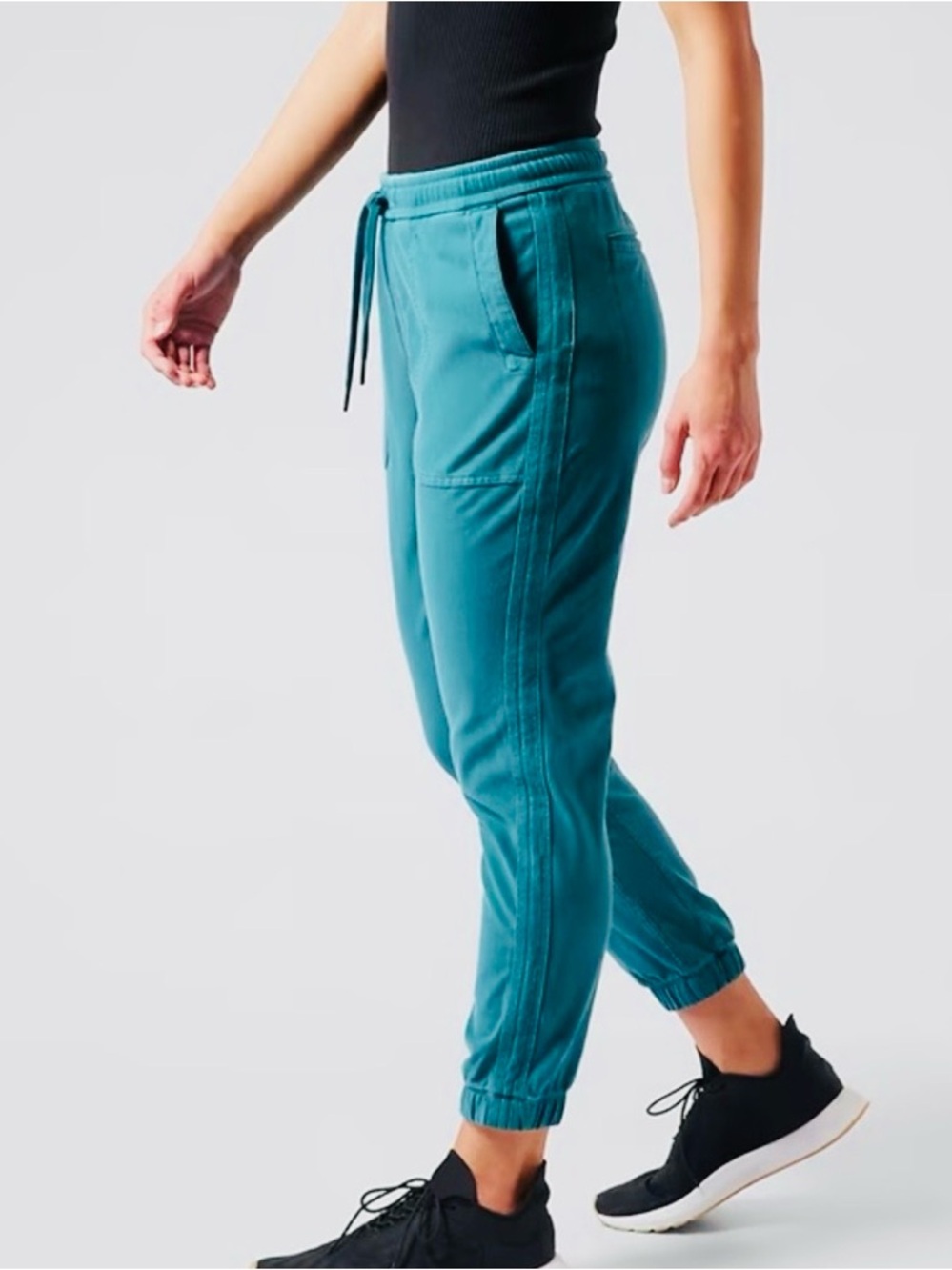 NWOT “Athleta” ‘Farallon Joggers in Borealis Green’ Size M. Low-rise semi-fitted